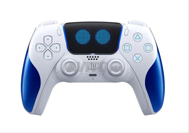يد تحكم PS5 DualSense Astro Bot إصدار محدود - 2