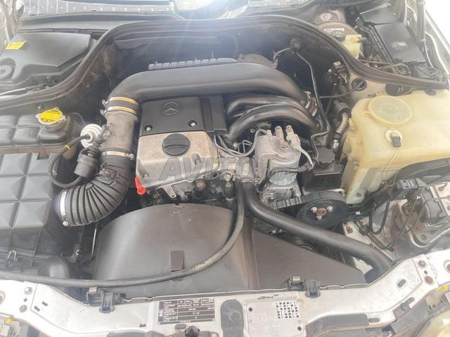 Voiture Mercedes 220 - 2