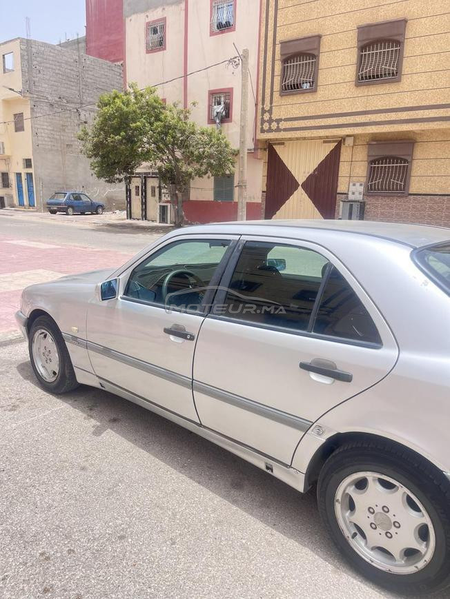 سيارة ميرسديس 220
