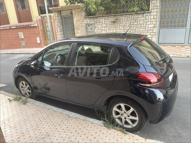 Peugeot 208 Diesel Manuelle 2019 à Tanger - 2