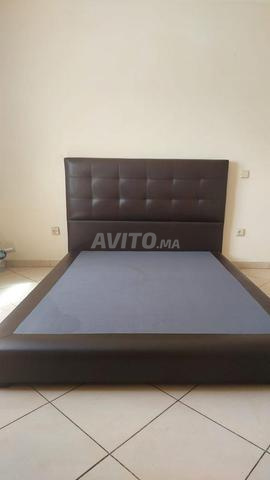 سرير مزدوج 190×200 من الجلد الصناعي - بحالة جيدة - 2