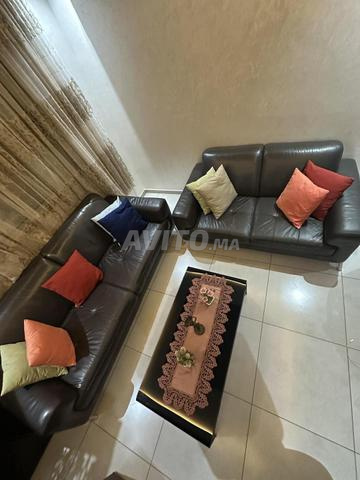 كنب جلدي عصري ومريح لغرفة المعيشة - 2