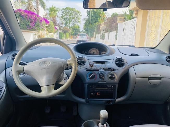 toyota yaris model 2000 essence