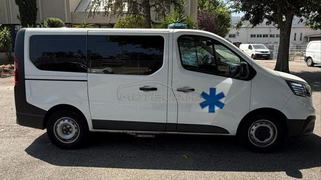 AMBULANCE RENAULT TRAFIC 2023