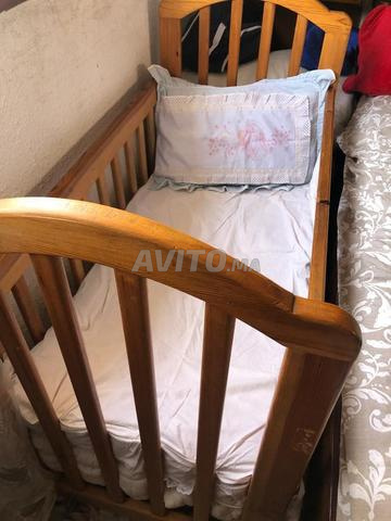 Lit bébé en excellent état, prêt à l'emploi