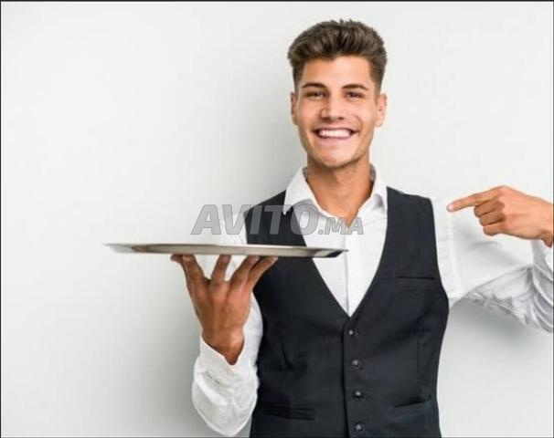 Recherche d'emploi comme serveur dans un café