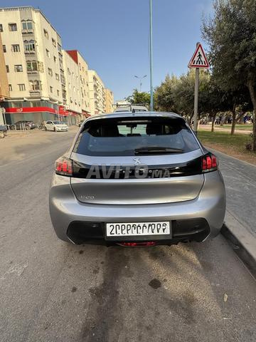 Peugeot 208 Diesel modèle fin 2022 excellent état - 2