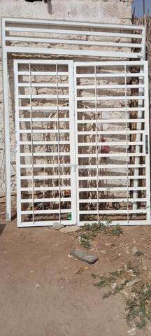 Grande porte galvanisée avec vitre - 2