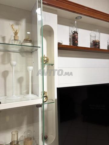 Meuble TV moderne blanc avec vitrines en verre - 2