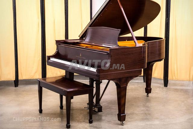 بيانو Steinway&Sons ذو ذيل