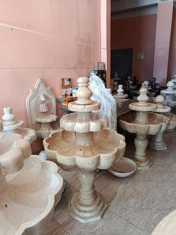 Fontaine avec petite pompe en marbre smaala 70/120cm