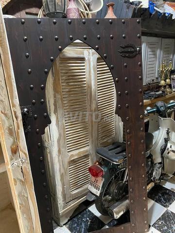 مرآة حائط مغربية بباب قديم منحوت - 2