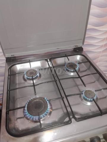 Cuisinière 4 feux avec four, bon état
