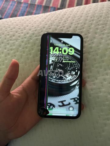 آيفون XR، بطارية 76%، رسمي - 2