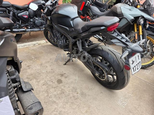 هوندا CB650R كاملة سوداء - 2