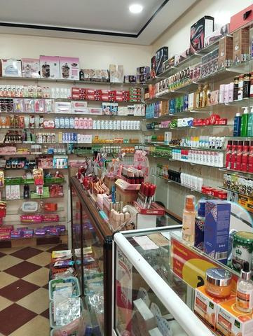 سلعة للبيع بثمن أقل من الجملة مع إمكانية الإرسال