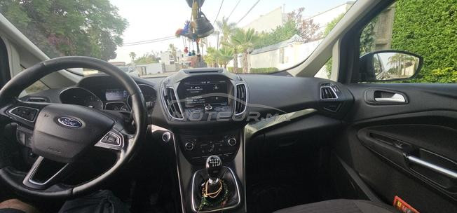 Ford CMax Titanium plus Modèle 2016 Excellent état