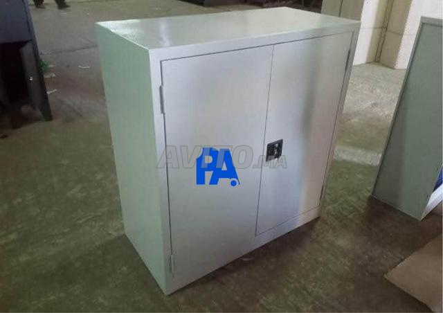 ARMOIRE basse à porte battante avec 2 étagères