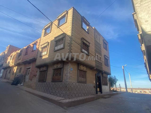 منزل للبيع 3 واجهات 60 متر طريق الغرب حي النهضة
