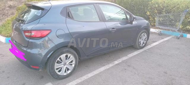 Renault Clio Diesel Manuelle 2018 à Larache - 2
