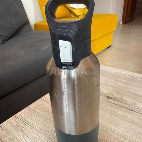 Je vends une bouteille en inox.