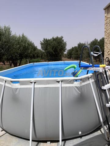 À VENDRE UNE PISCINE INTEX OVALE PRISM 6.10 - 2