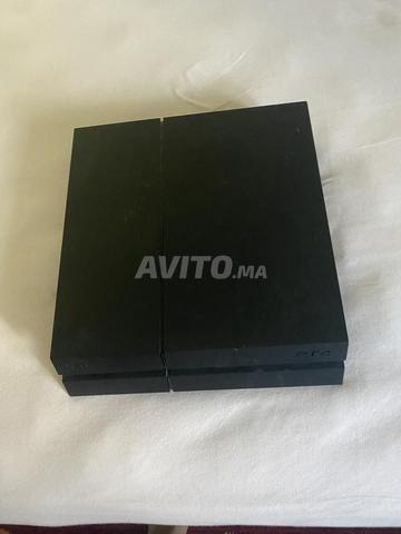 PS4 Fat avec trois manettes et plein de jeux