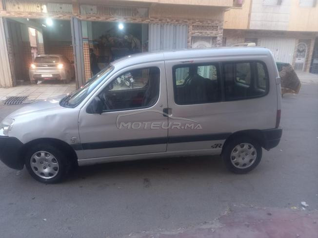 سيارة مزال نقيا ديال لخدما 