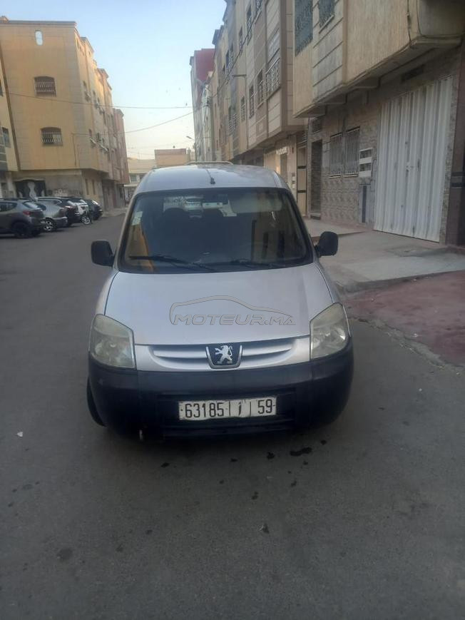 سيارة مزال نقيا ديال لخدما 