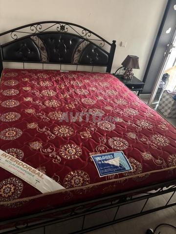 Lit et matelas et chevet - 2