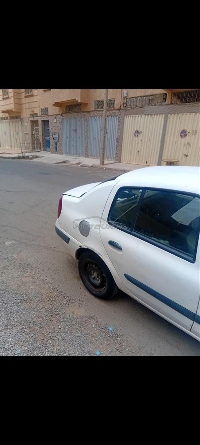 Renault Clio Essence Manuelle 2002 à Khouribga
