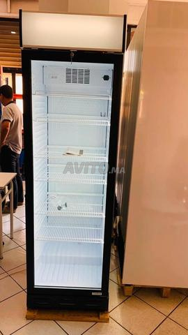ثلاجة ذات باب واحد وواجهة زجاجية