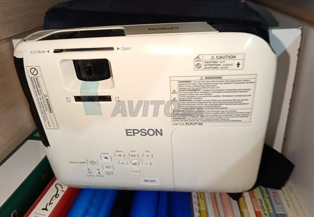 جهاز عرض داتا شو Epson EB-S31 بحالة جيدة