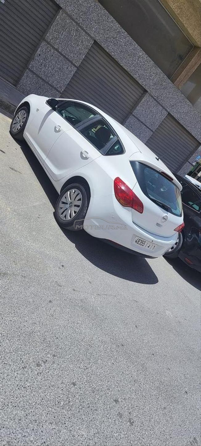 Opel Astra Essence Manuelle 2011 à Casablanca