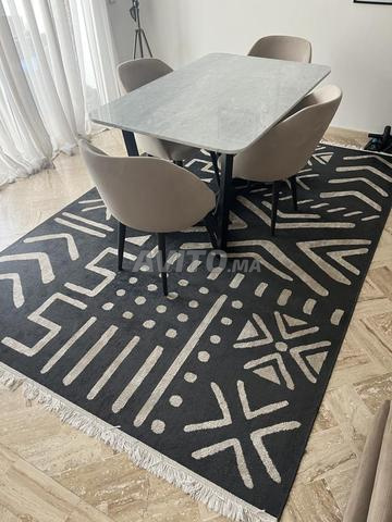 Grand tapis design noir et écru – 200 × 290 cm