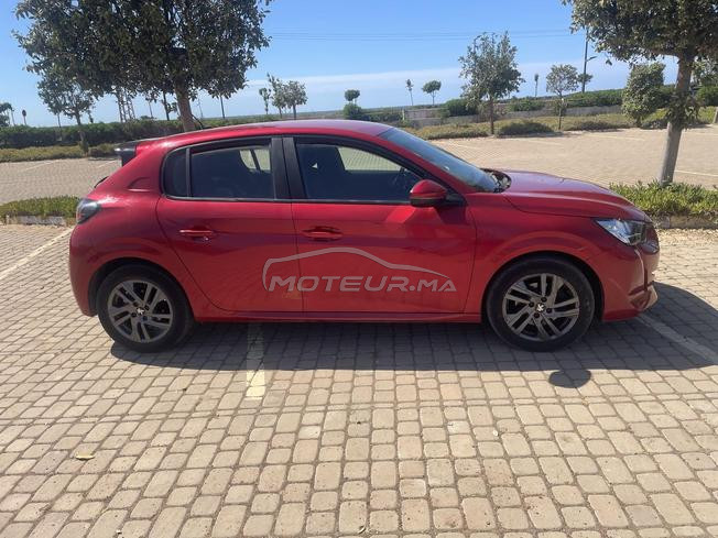 Peugeot 208 automatique modele 2021 tres bon etat