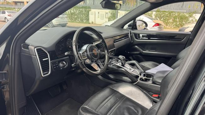 Porsche Cayenne V6 Essence – Noir – 17 CV – sport