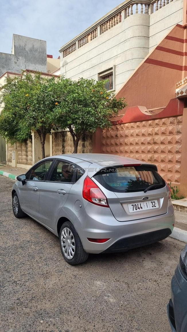 Ford Fiesta en très bon état.