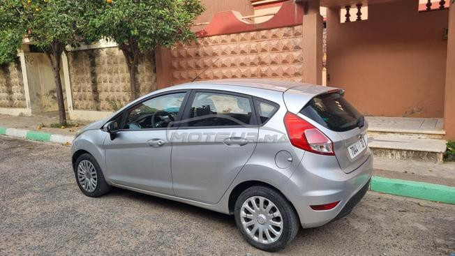Ford Fiesta en très bon état.