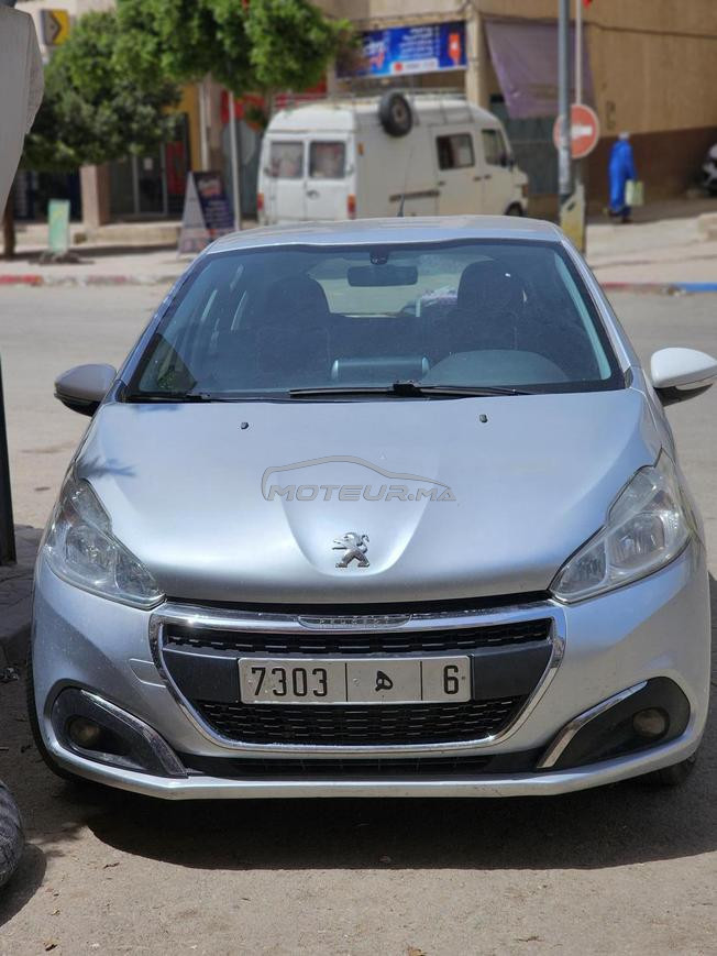 peugeot 208 modèle 2013.