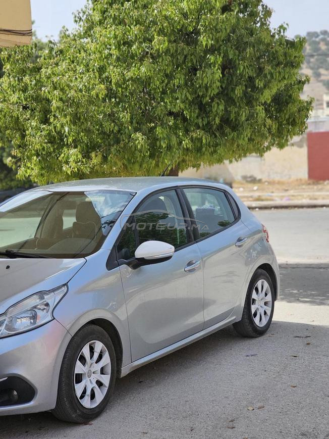 peugeot 208 modèle 2013.