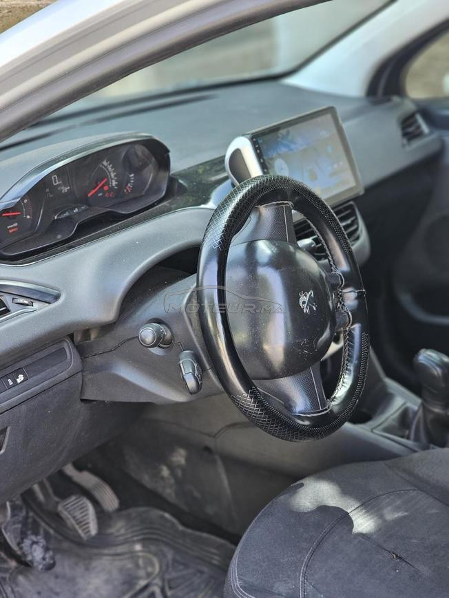 peugeot 208 modèle 2013
