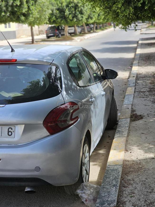 peugeot 208 modèle 2013.