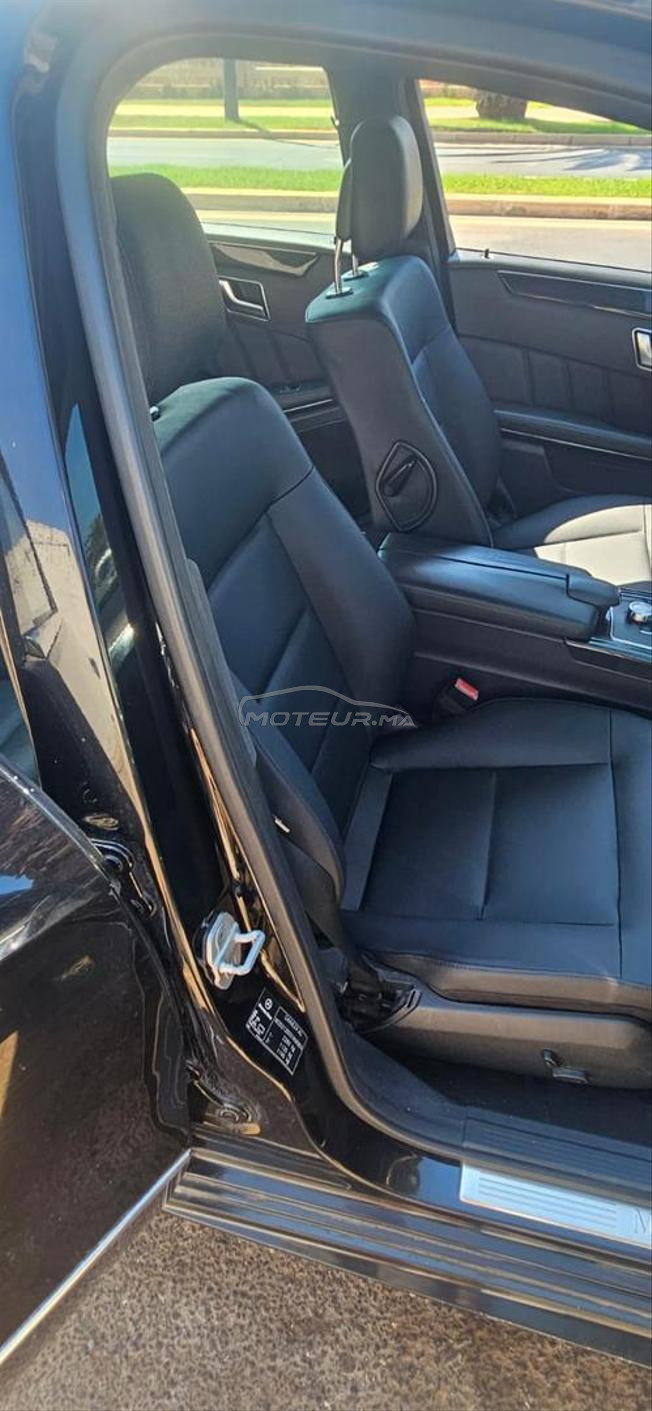 E250 model 2013 automatic trs bon état 