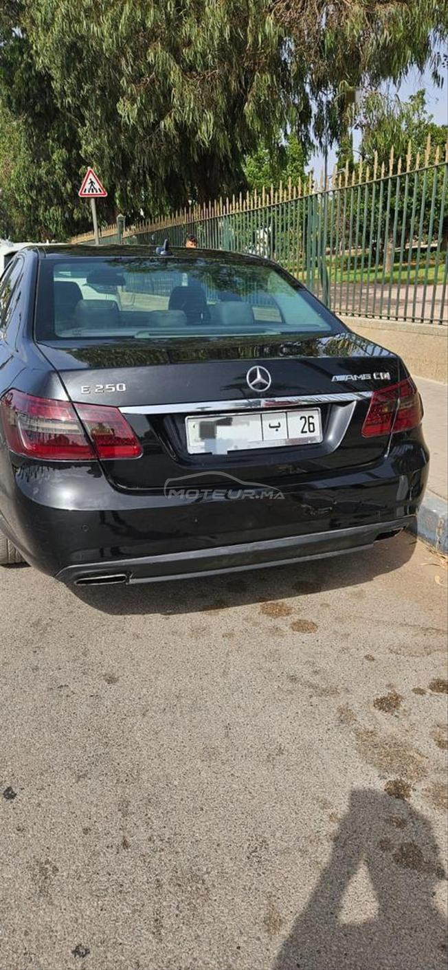E250 model 2013 automatic trs bon état 