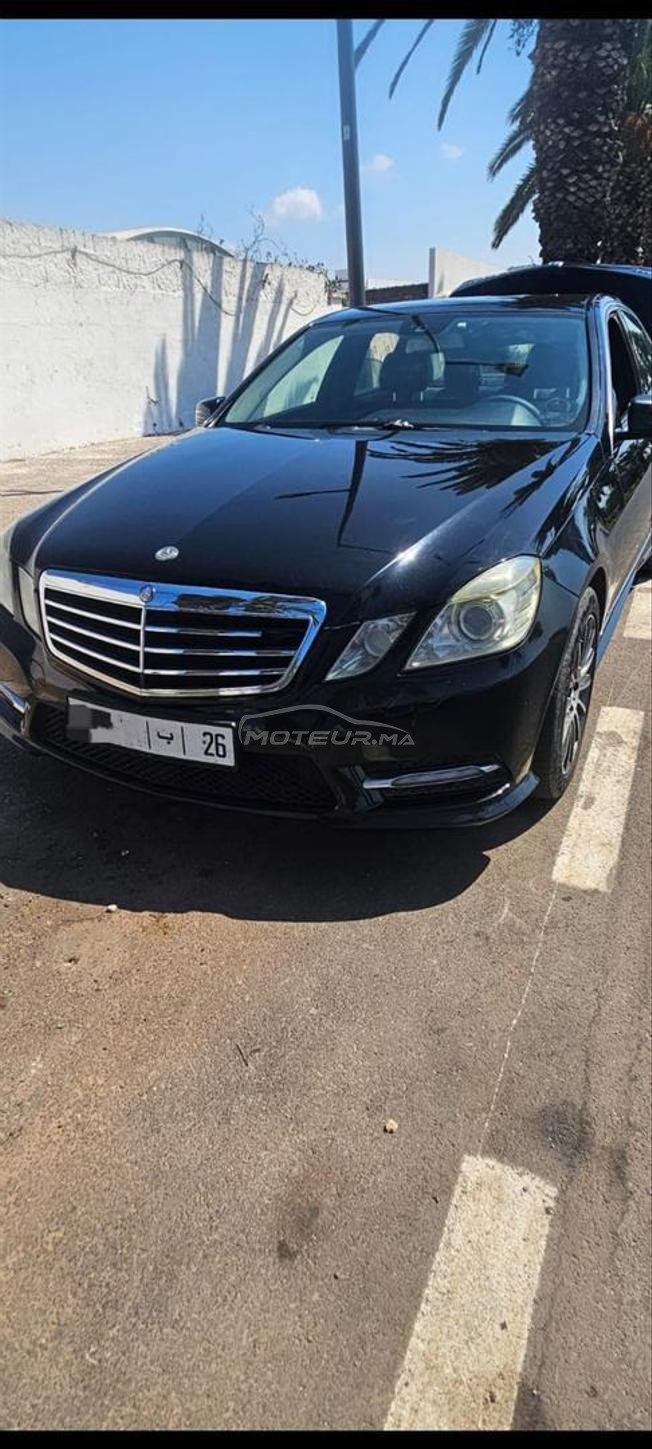 E250 model 2013 automatic trs bon état 