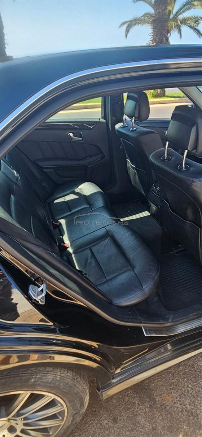 E250 model 2013 automatic trs bon état 