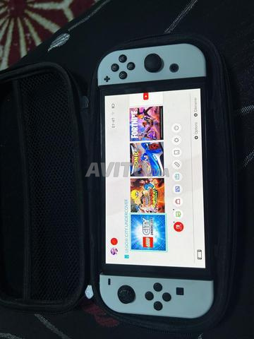 Nintendo Switch OLED avec jeux et pochette