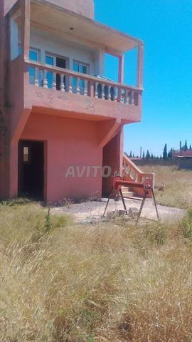 مزرعة مزودة بالبئر وعدة مرافق