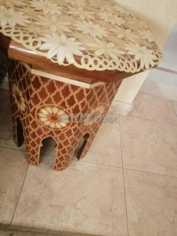 Grande table avec les 4 chaises grises - 2